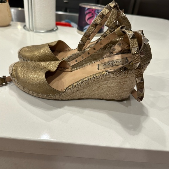 Authentic Valentino Garvani rockstud wedge espadrilles metallic leather gold 36 - Picture 3 of 6